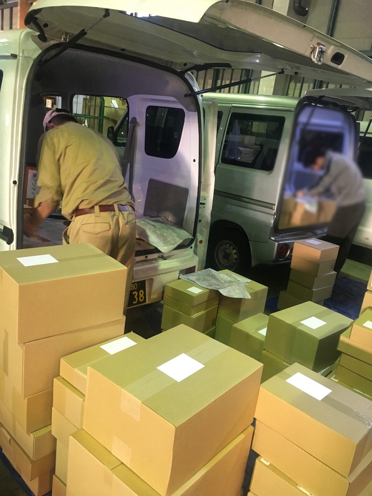 荷積みをするドライバー